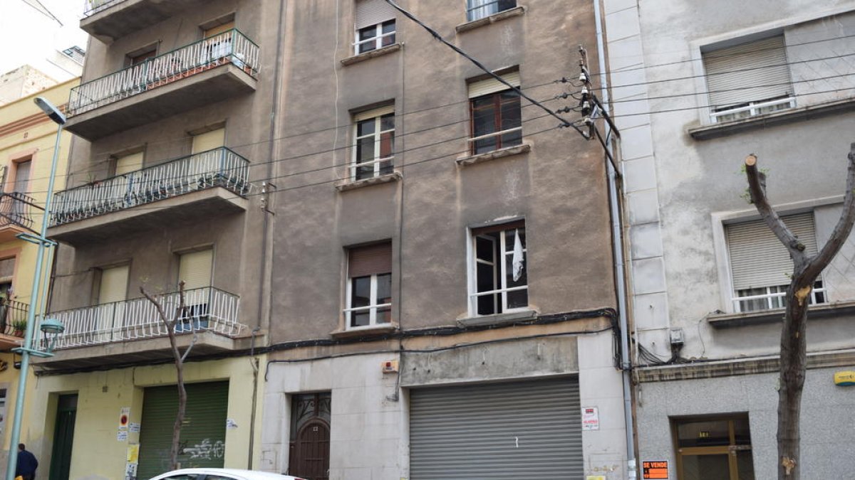 El edificio está situado en la calle Mallorca.