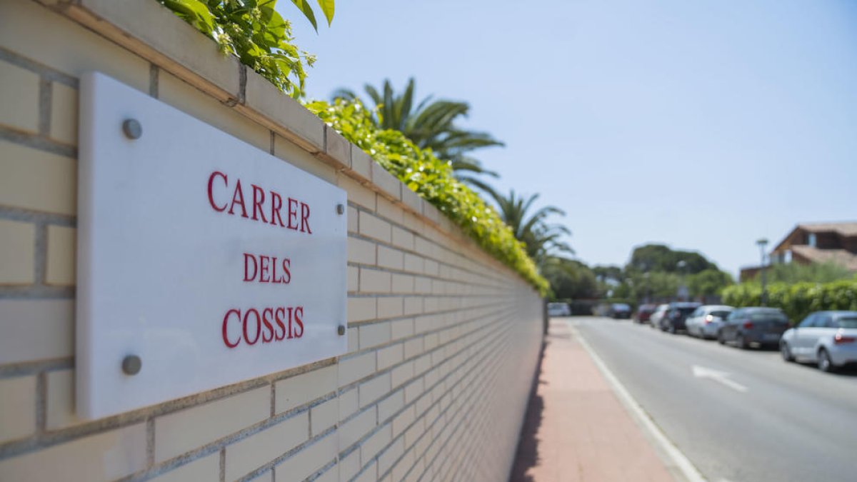 La calle Cossis da nombre a todo el sector que se enfrenta ahora al Ayuntamiento.