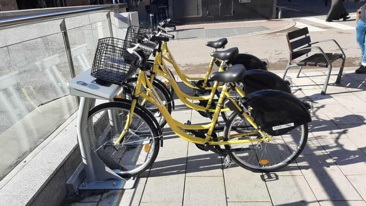 Las bicicletas que se instalaron para realizar la prueba piloto de la empresa municipal.