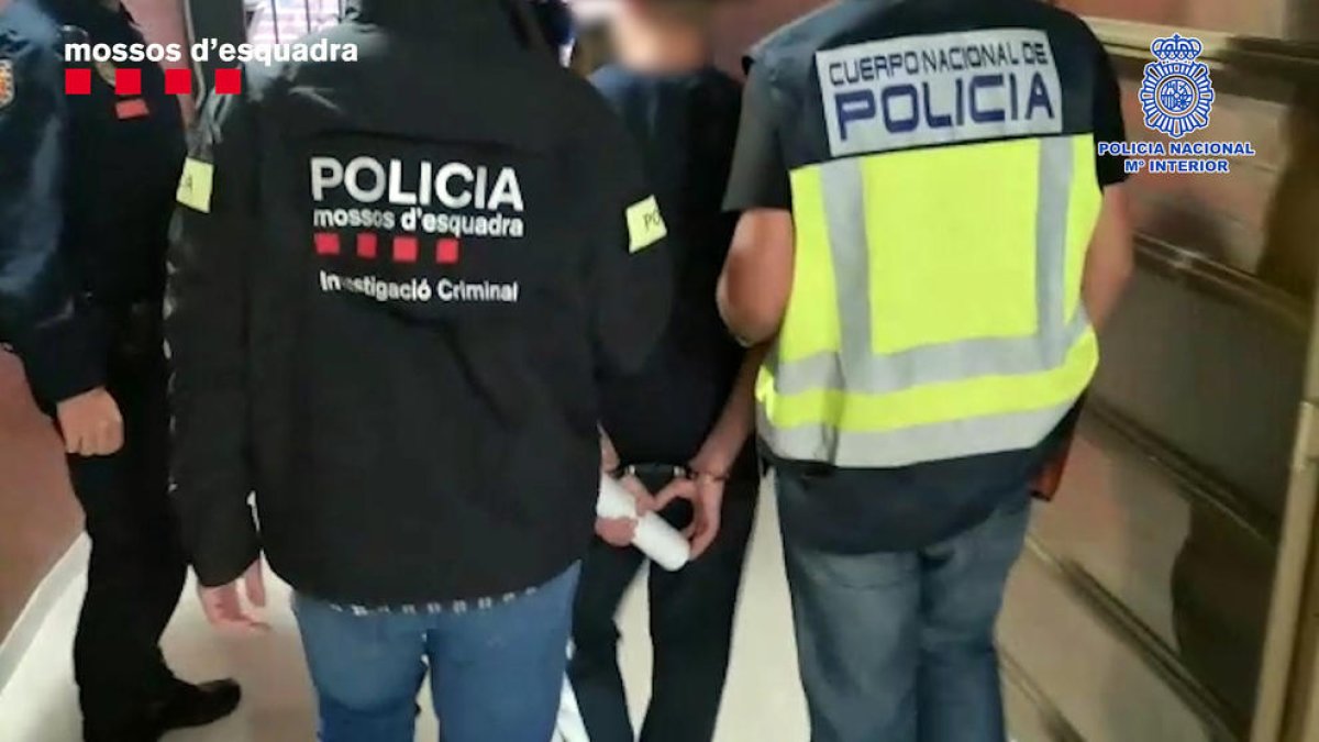 Agents dels Mossos i la Policia Nacional detenen a Madrid un dels set membres del grup criminal especialitzat en butrons.