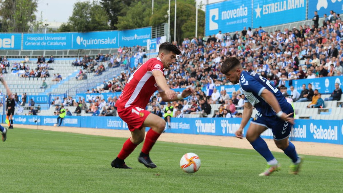 Álex Quintanilla tuvo contra el Sabadell uno de los partidos más ocupados de toda la temporada.