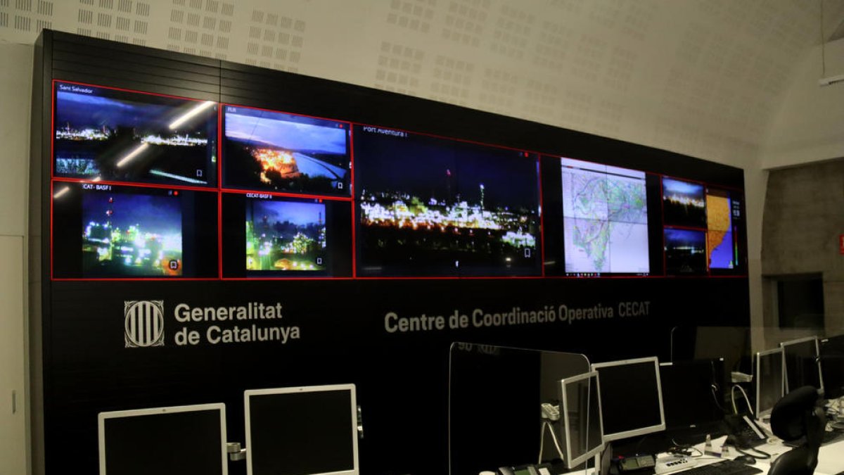 Pantallas de seguimiento en directo del simulacro de riesgo químico de Tarragona, Reus, Vila-seca, La Canonja y Salou.