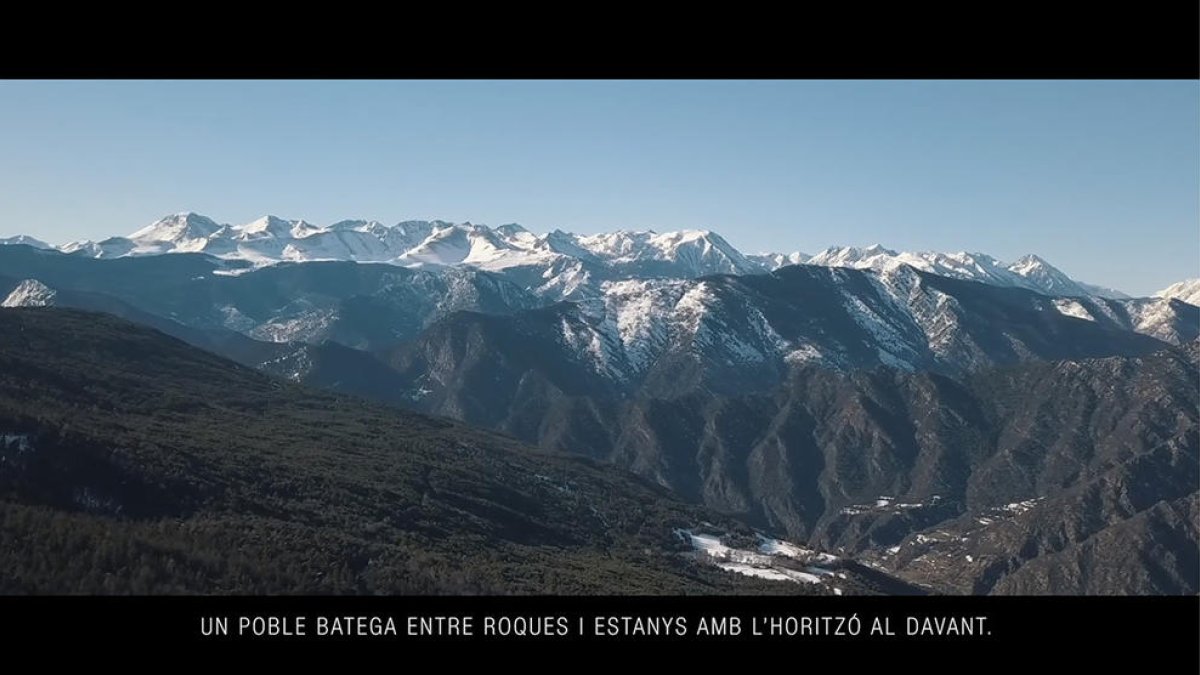 Una de las imágenes que aparece al vídeoclip de la canción.