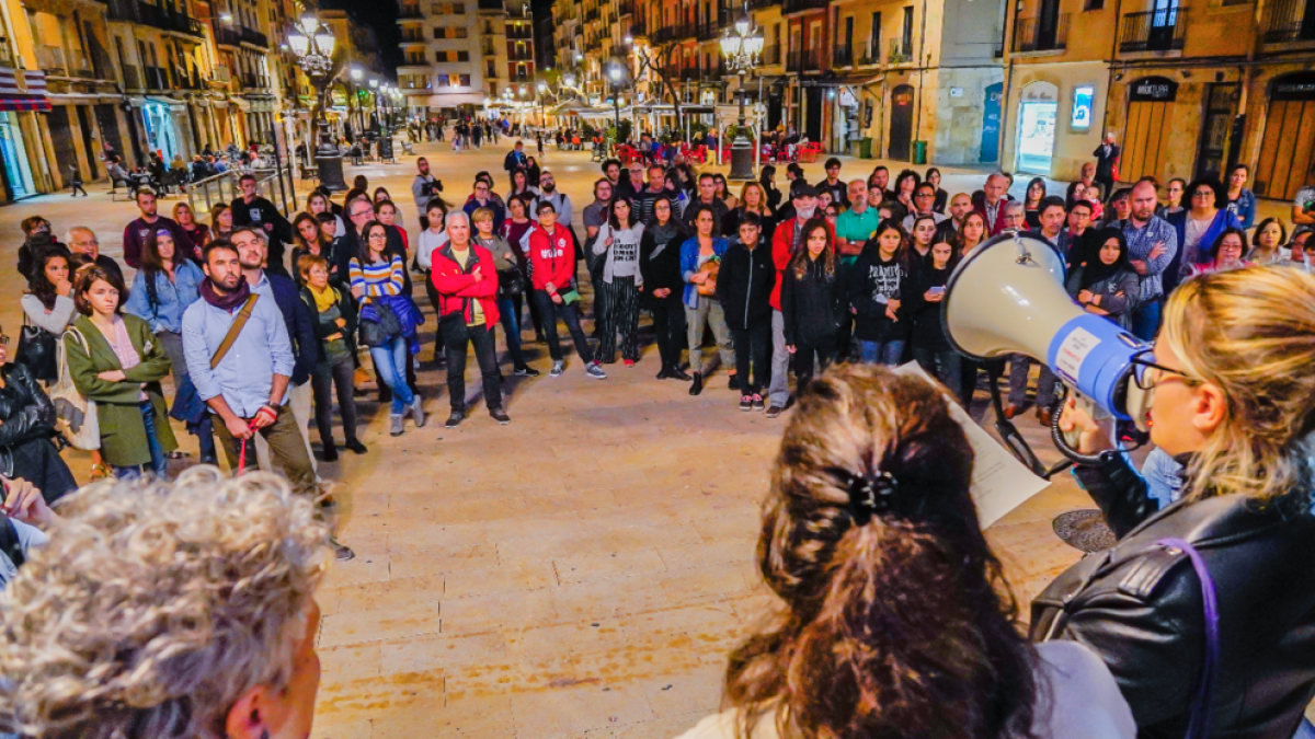 Els manifestants, a la plaça de la font