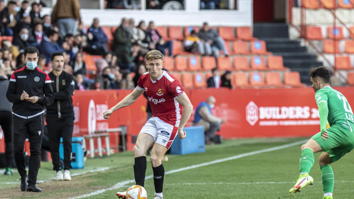 Una imagen de Pol Domingo en su partido contra el Cornellà, uno de los últimos partidos como titular.