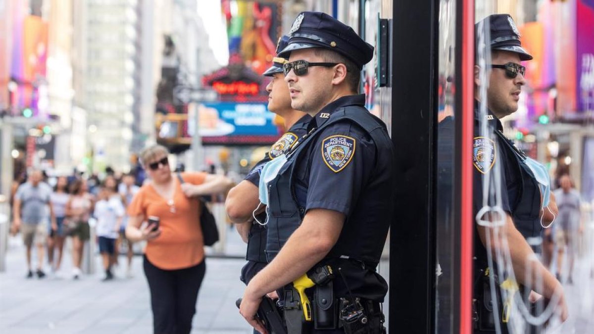 Imatge d'arxiu de dos agents de la Policia de Nova York.