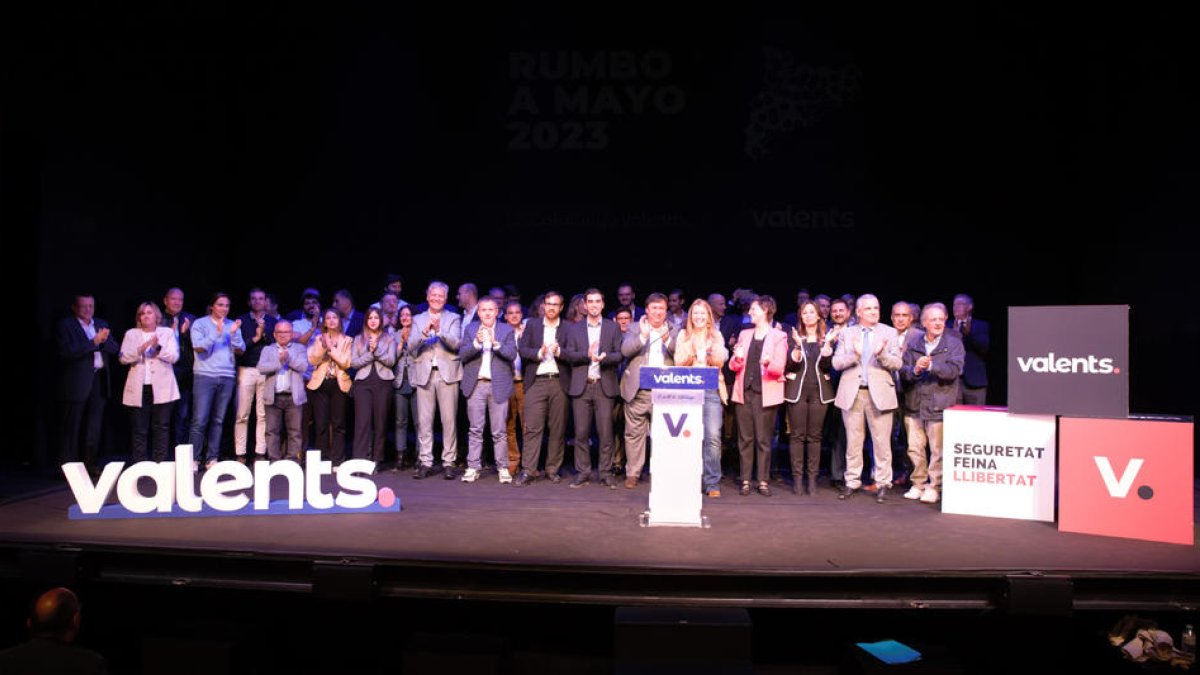 Els candidats de Valents durant l'acte celebrat a Barcelona.