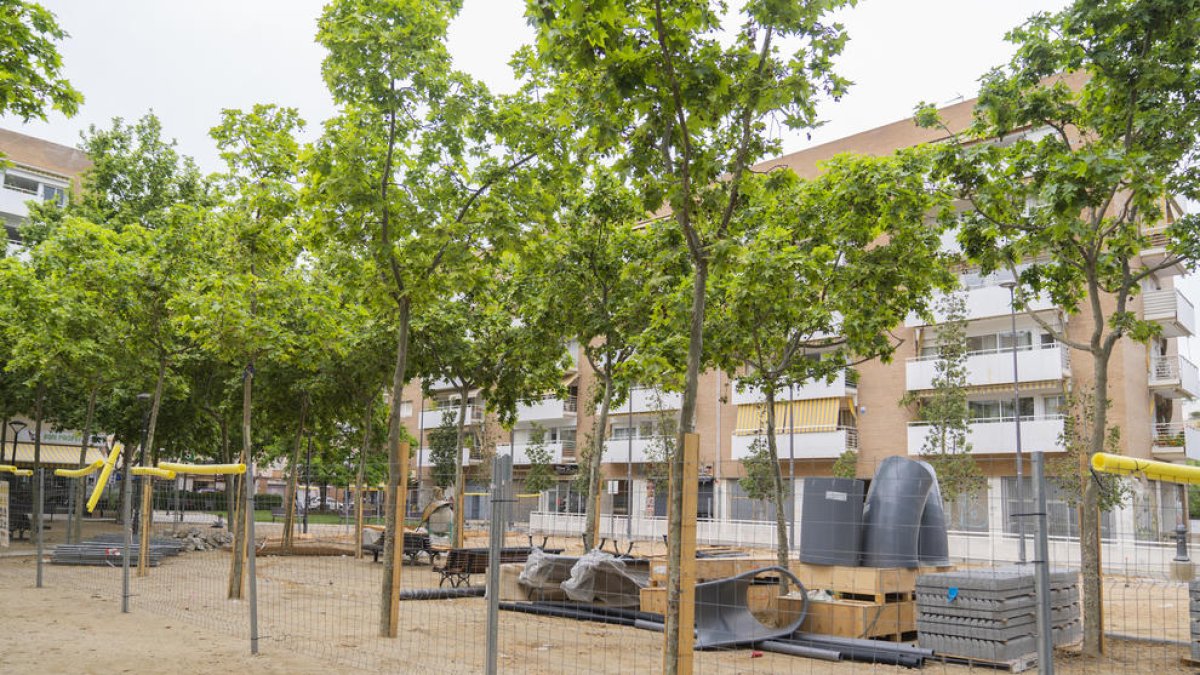 Les terrasses de la plaça estan buides des de l'inici de les obres.