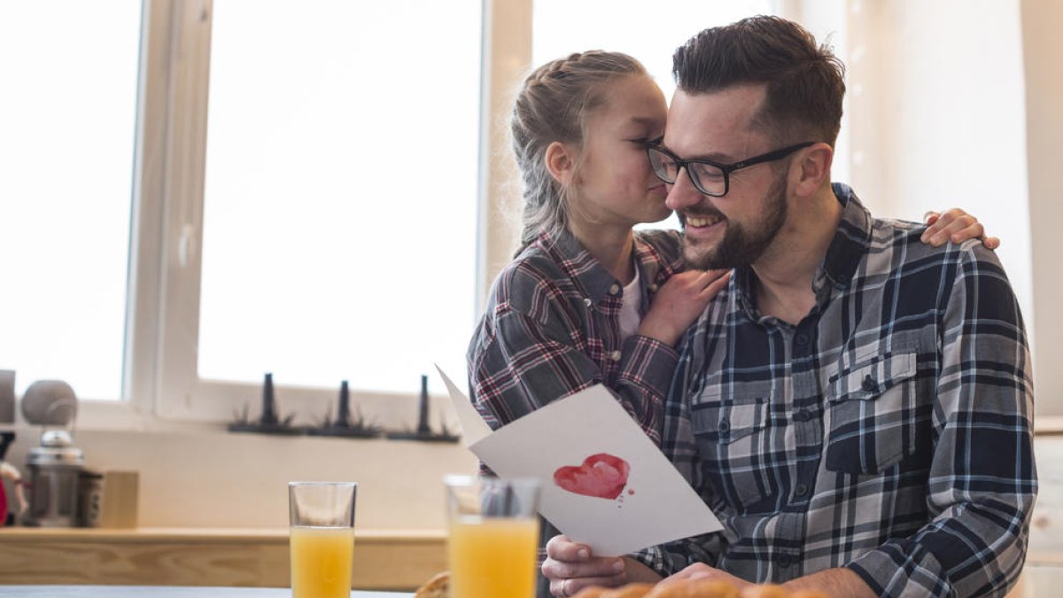 Un padre con su hija.