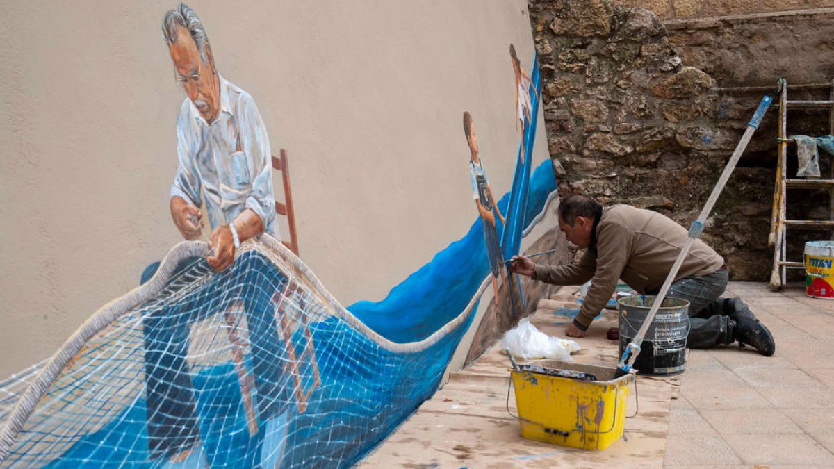 Imatge d'una part del mural de la Verge del Carme del Serrallo, pintat per Rubén Aguilar i Lluís Sánchez Abelló.