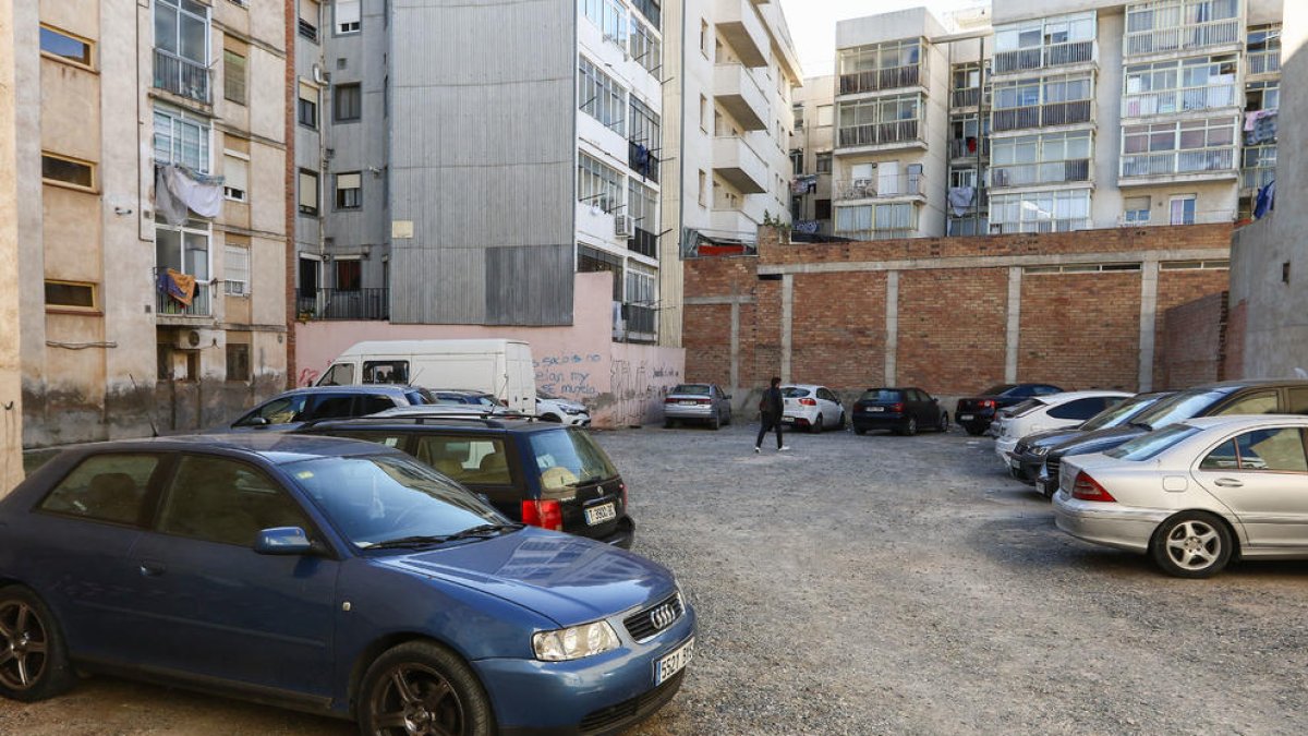 Los vecinos de los alrededores ya utilizan este espacio de aparcamiento pero de manera incontrolada.