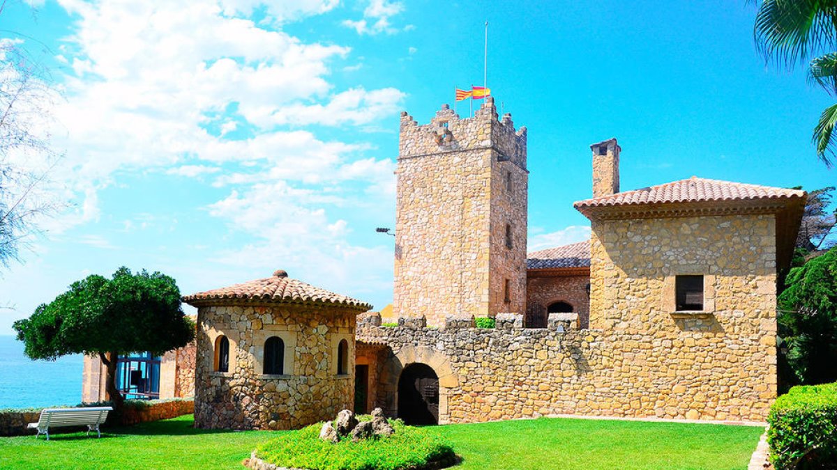 Imatge del castell de Roda de Berà, on treballadors del Banc d'Espanya realitzen les seves vacances.