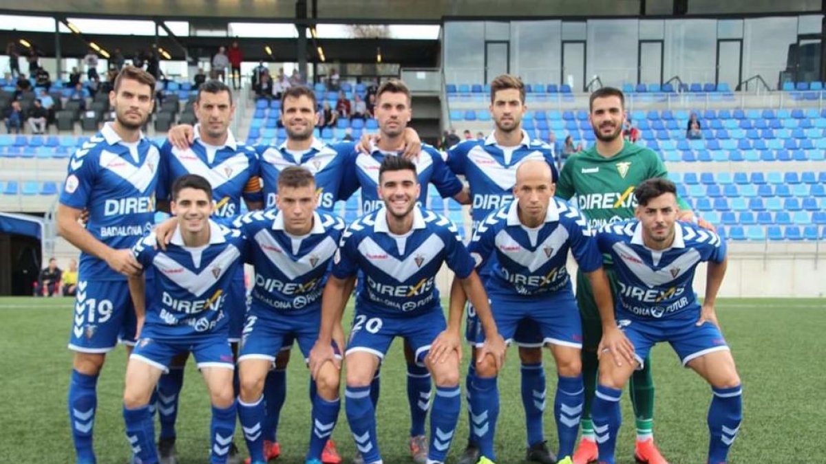Un onze del CF Badalona, equip que s'enfrontarà al Gimnàstic de Tarragona aquest diumenge a les cinc de la tarda.