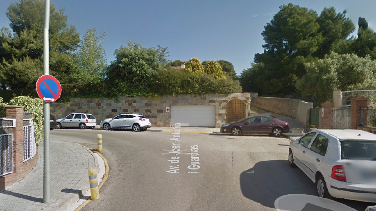 Imagen de una de las calles de Tarragona 2, con una curva estrecha que no permite girar un autobús.