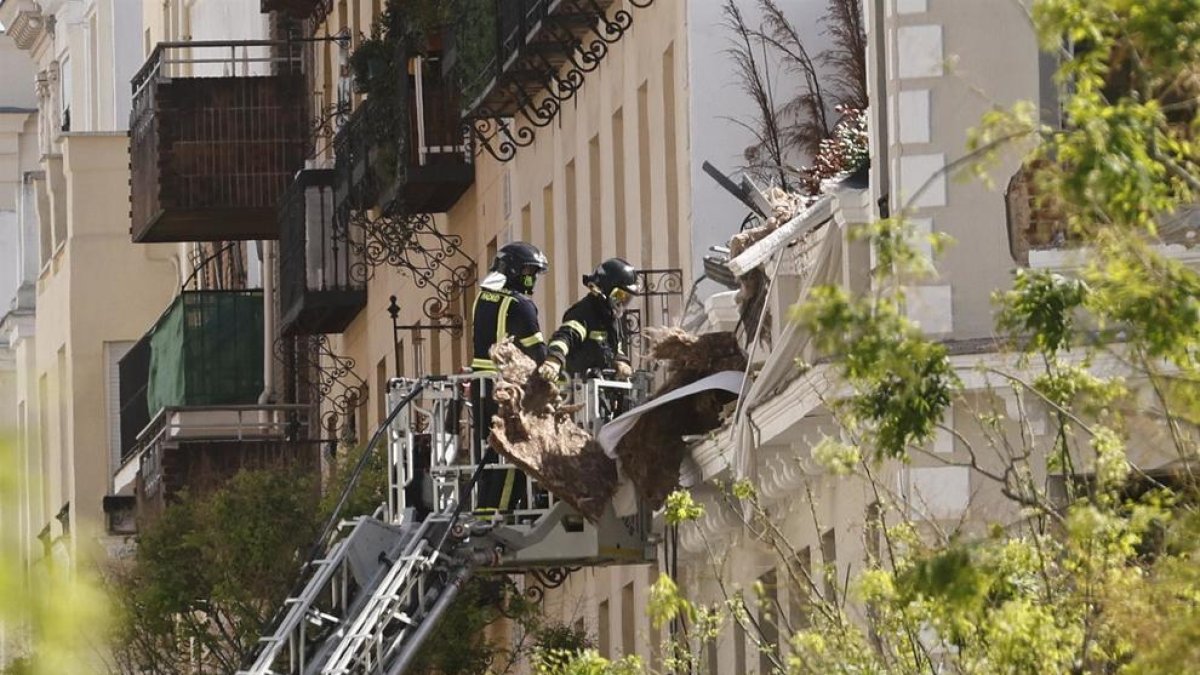 Imatge dels Bombers durant l'operatiu a Madrid.