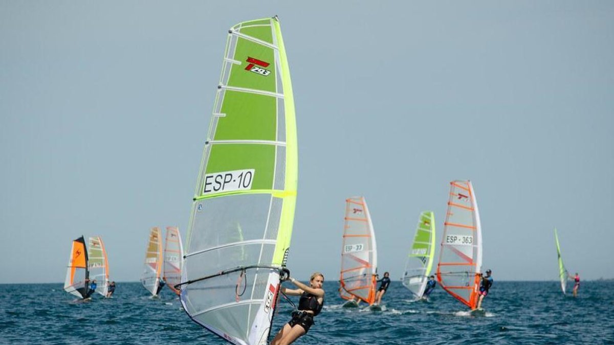 Valeria Baldrich durant una competició de windsurf.