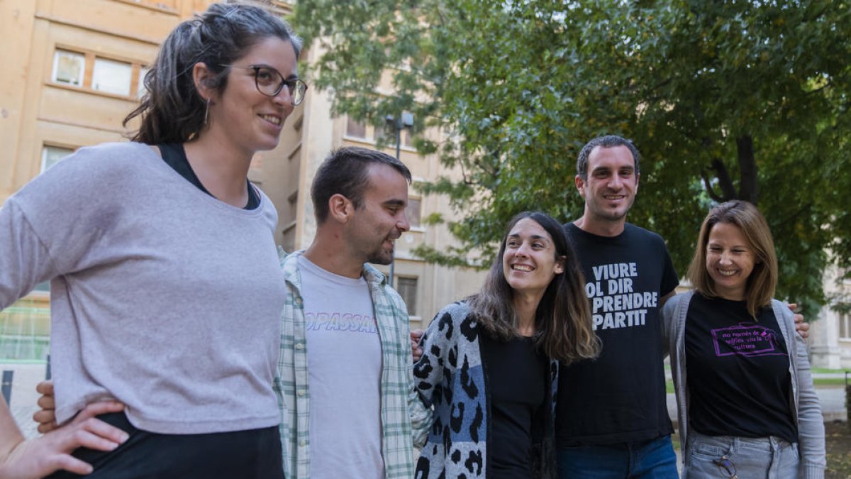 La formació cupaire va presentar els candidats davant l'edifici de la Tabacalera, ahir a la tarda.