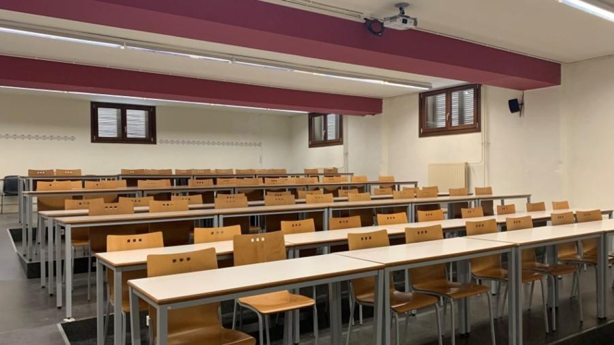 Imatge d'una aula buida de Facultat de Lleida de la Universitat de Lleida.
