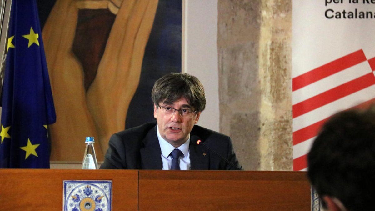 L'expresident Carles Puigdemont durant la roda de premsa a l'Alguer després de la vista al Tribunal d'Apel·lació de Sàsser, a Sardenya el 4 d'octubre del 2021.