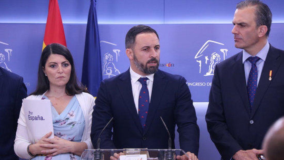 El líder de Vox, Santiago Abascal, en rueda de prensa en el Congreso de los Diputados.