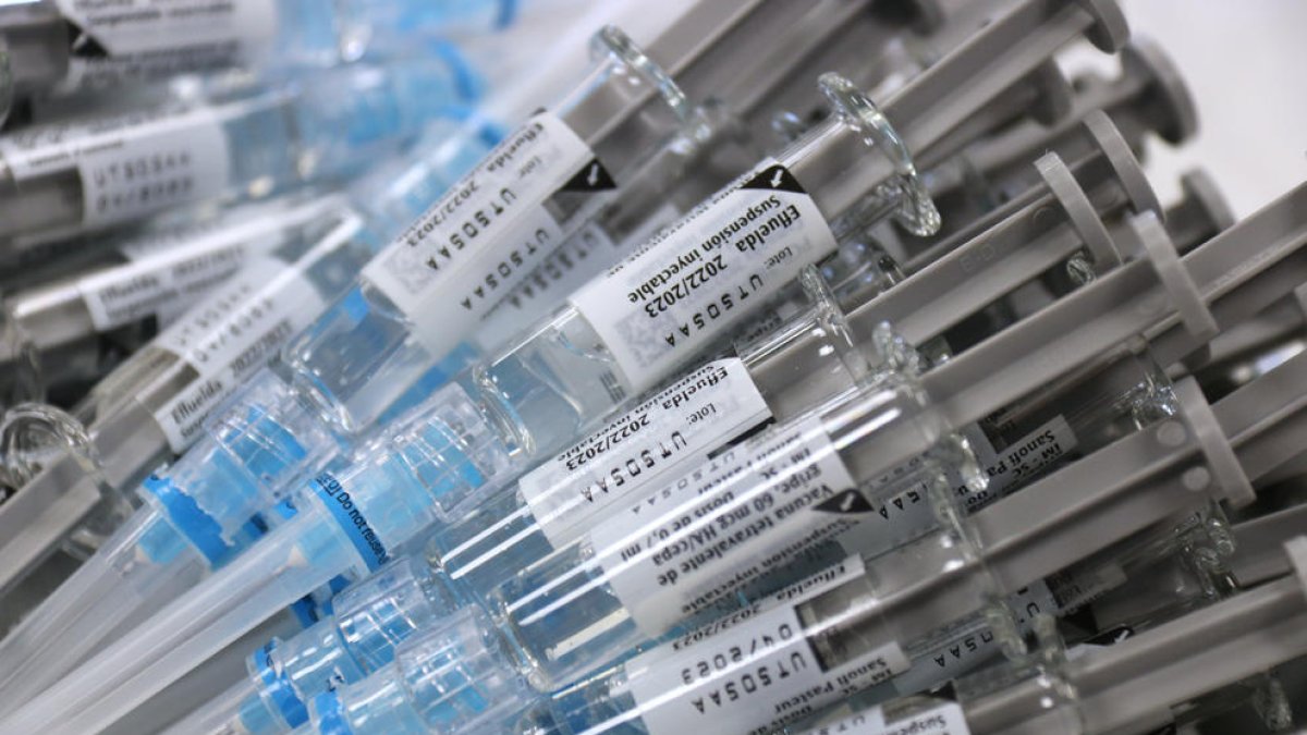 Imatge d'arxiu de xeringues amb dosis de la vacuna de la grip.