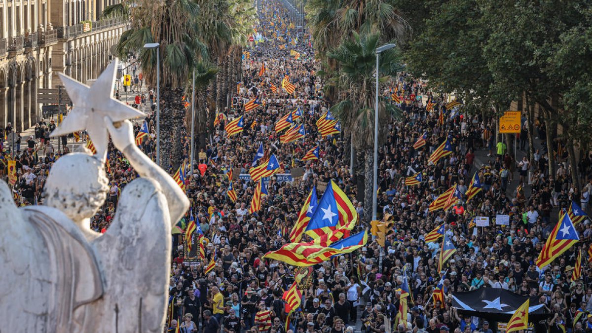 Milers de manifestants al final del recorregut de la mobilització d'ANC.