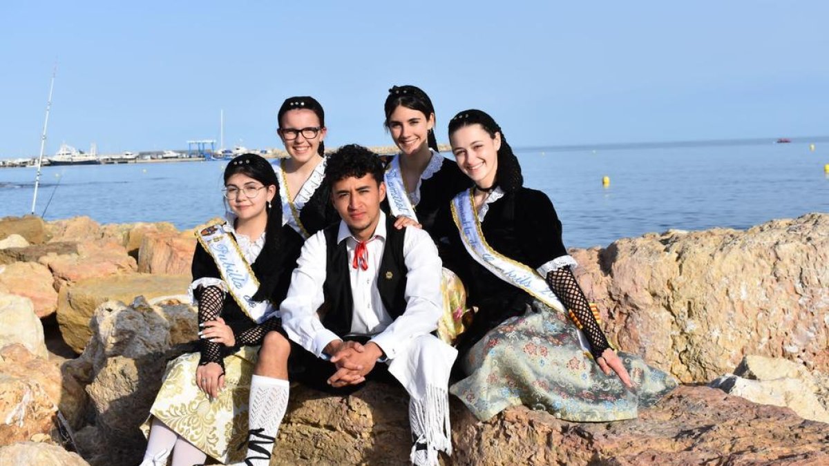 Imatge d'arxiu de la Pubilla, l'Hereu i les Damisel·les de Cambrils l'any 2021.