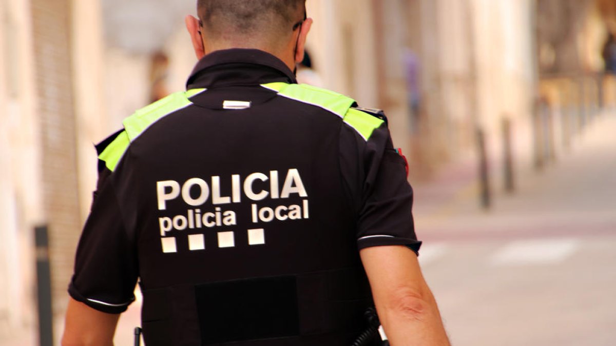Imatge d'arxiu d'un agent de la Policia Local de Roda de Berà.