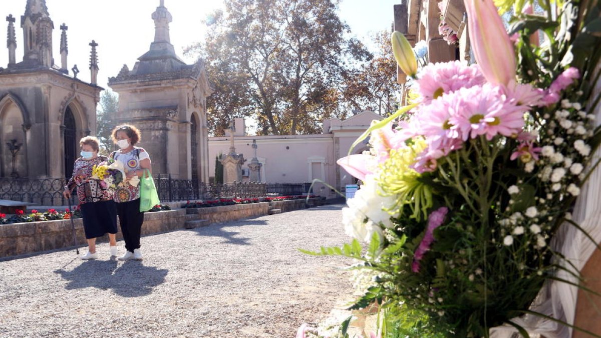 Imatge d'arxiu del Cementiri de Tarragona durant el dia de Tots Sants, l'1 de novembre de 2020.