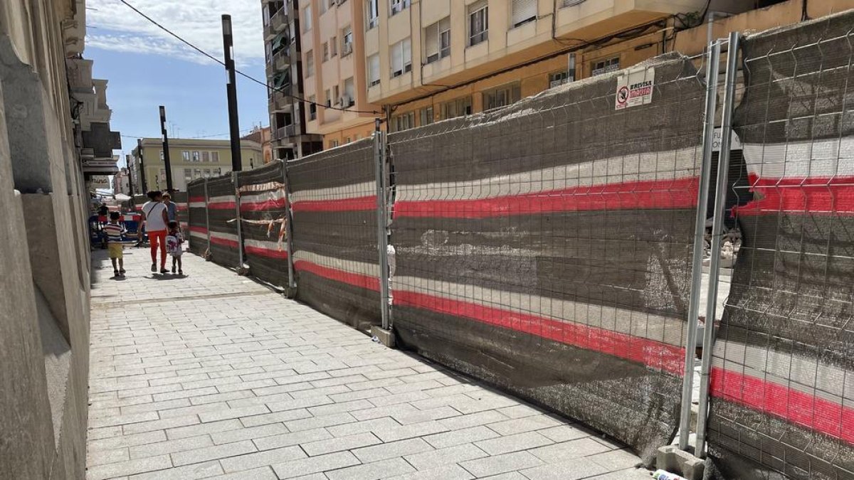 Imatge de les obres que s'estan realitzant al carrer Canyelles de Tarragona.