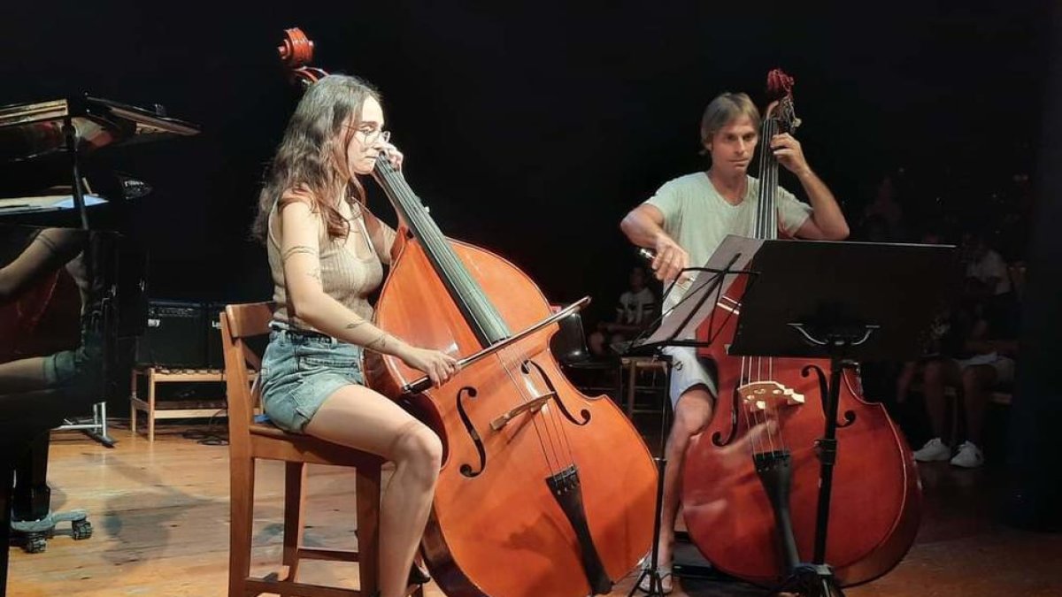 Imagen de archivo de alumnos del Estudio de música de Tarragona.