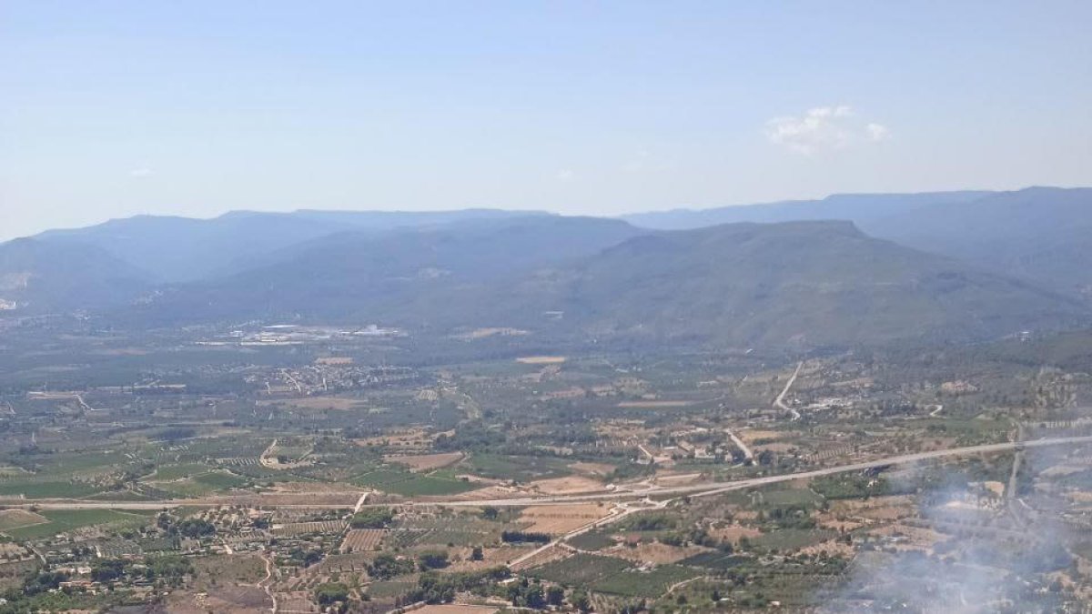 Imatge aèria de la zona afectada per l'incendi.