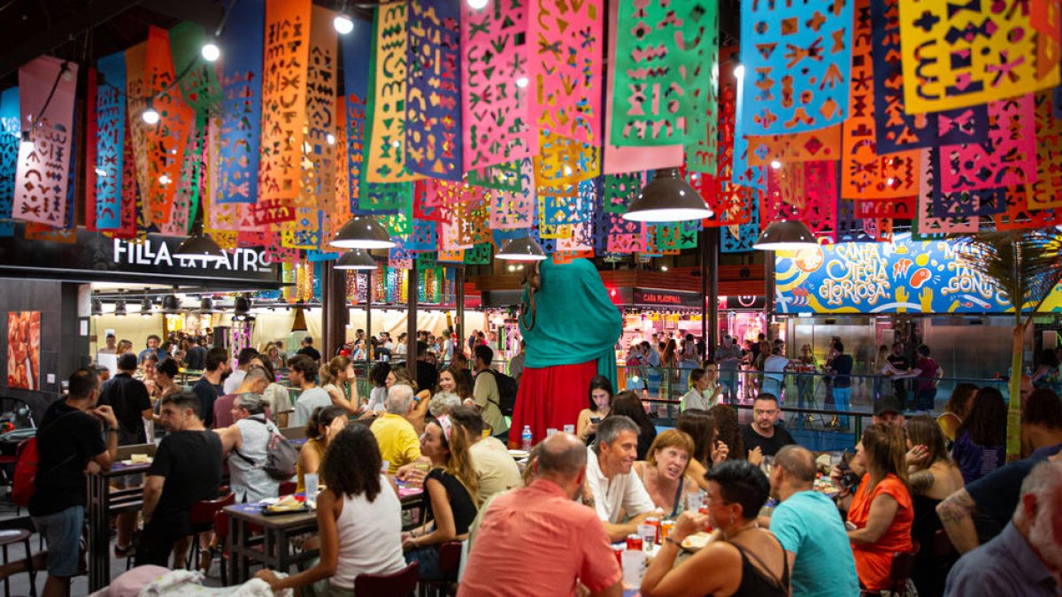 Muchos de los paradistas del Mercado Central agotaron sus tapas.