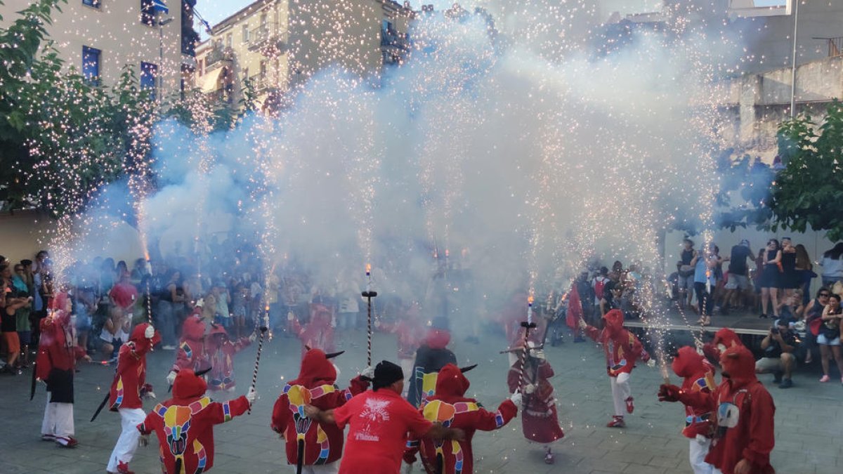 La cercavila del Seguici Popular Infantil va omplir els carrers del centre de la vila.