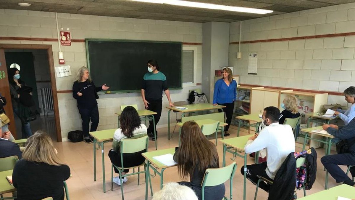 Imatge d'una de les classes impartides al centre cívic de Sant Pere i Sant Pau.