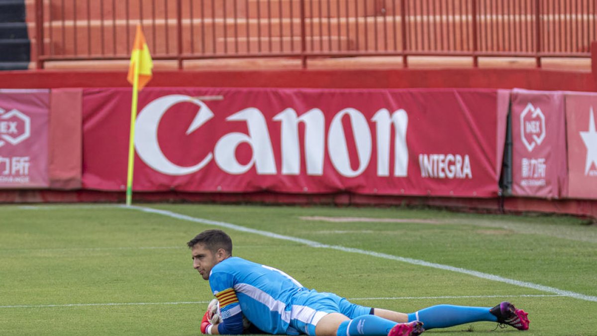 Dani Parra, durant un moment del Nàstic-Pobla de divendres, defensant la porteria del filial.