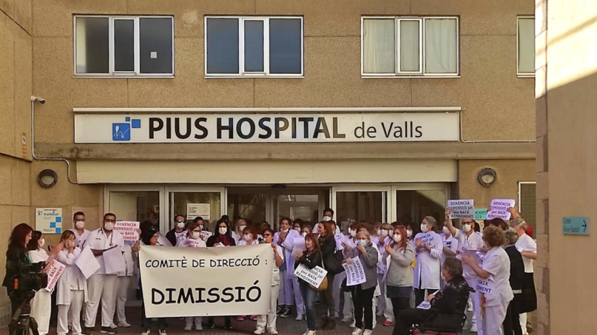 Imatge de la protesta dels treballadors a l'Hospital Pius de Valls.