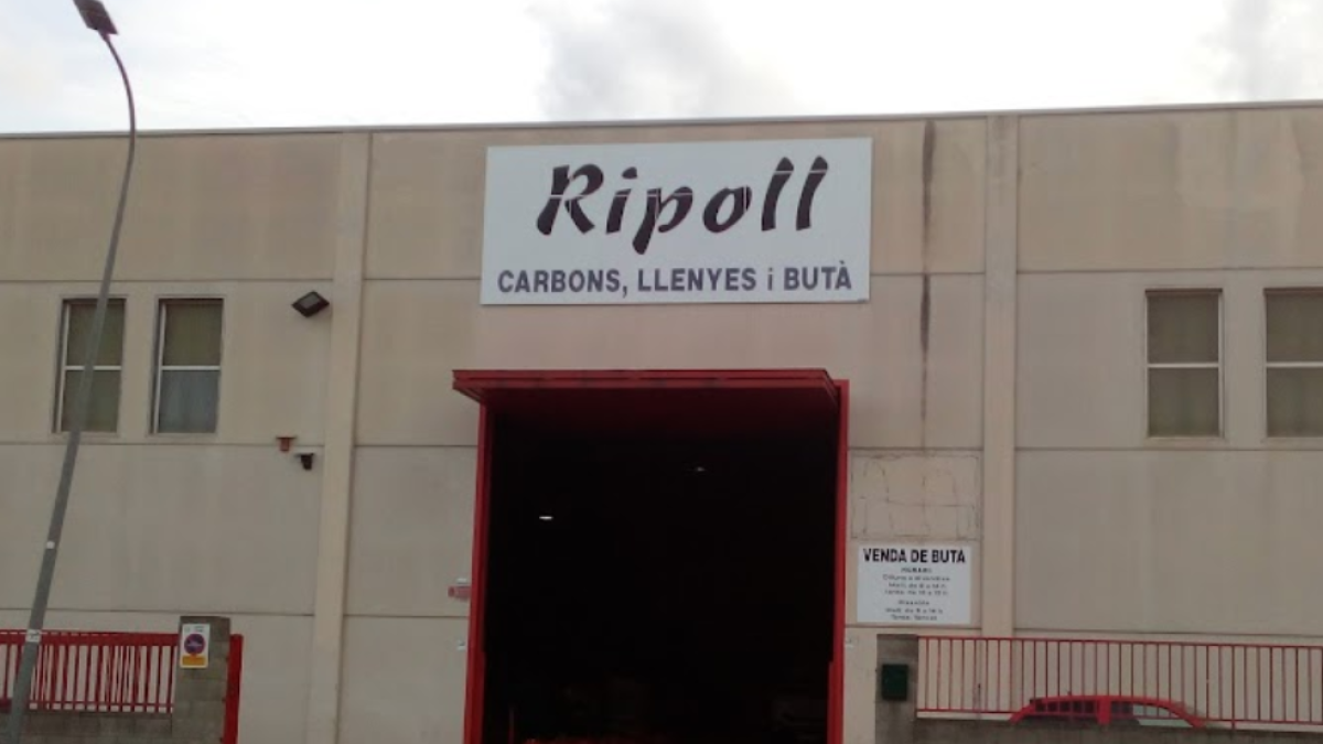 La nau de la fàbrica Carbons Ripoll.