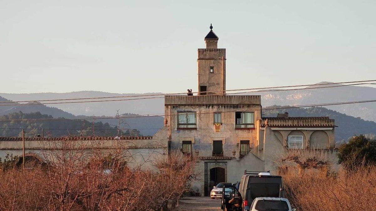 Imatge de la masia de Riudoms on s'havia atrinxerat l'autor del tiroteig a Securitas a Tarragona.