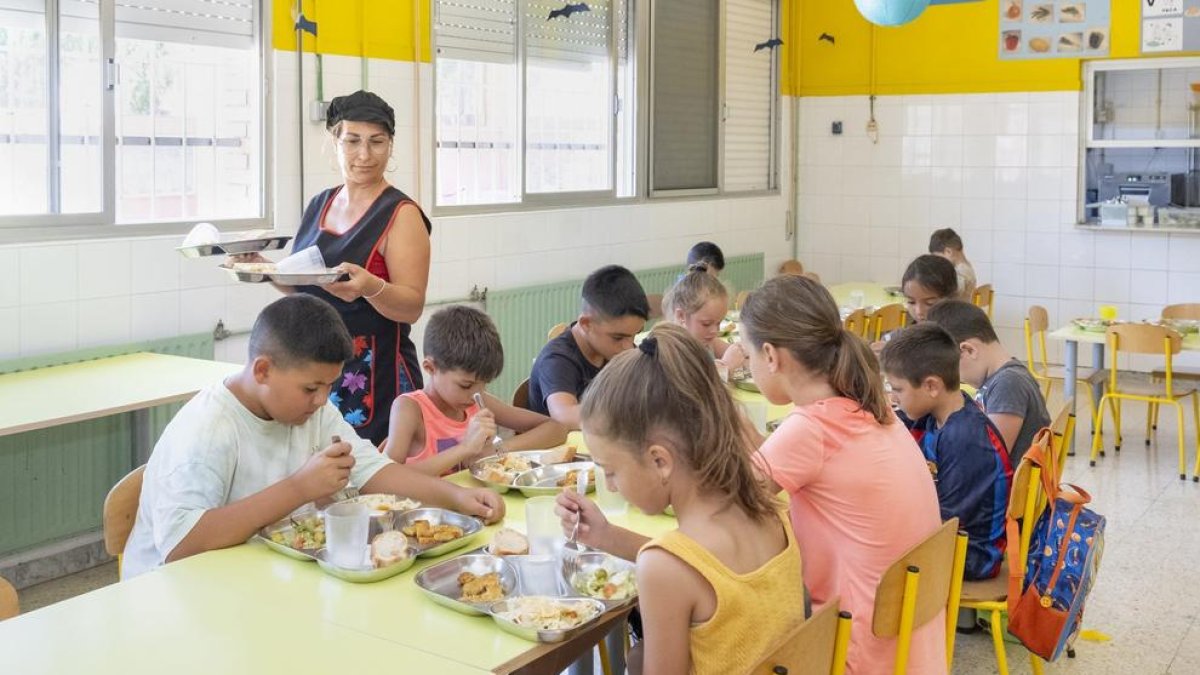 El menjador escolar al col·legi Centcelles.