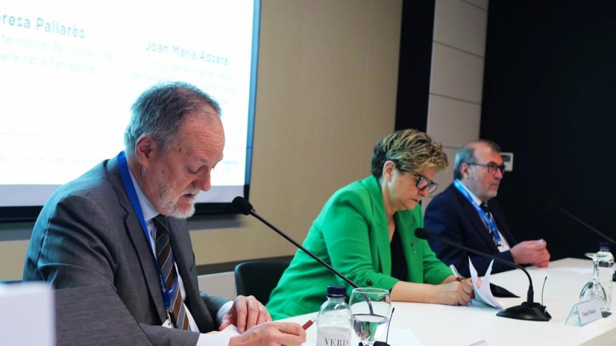 Imatge d'Enric Mangas, Teresa Pallarès, Joan M. Adserà a la XII Jornada Associativa de La Unió.