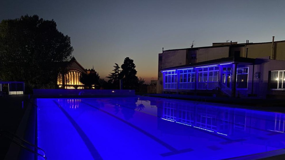 La renovada piscina municipal de Falset.