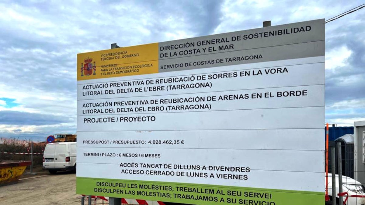 Operaris i maquinària rere el cartell que anuncia els treballs per reforçar amb sorres el litoral del delta de l'Ebre

Data de publicació: dijous 17 de novembre del 2022, 13:13

Localització: Amposta

Autor: Jordi Marsal