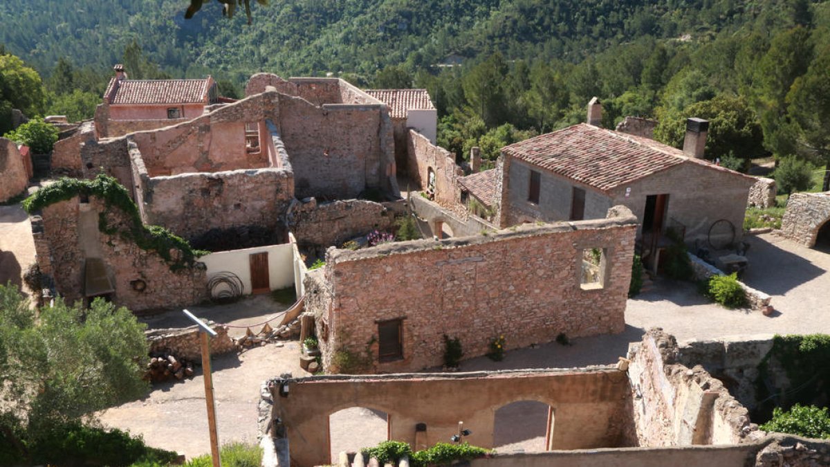 La Asociación Masia de Castelló tiene trece casas del núcleo deshabitado.