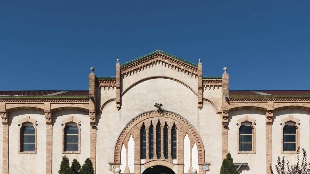 Façana del Celler Cooperatiu de Vila-rodona.