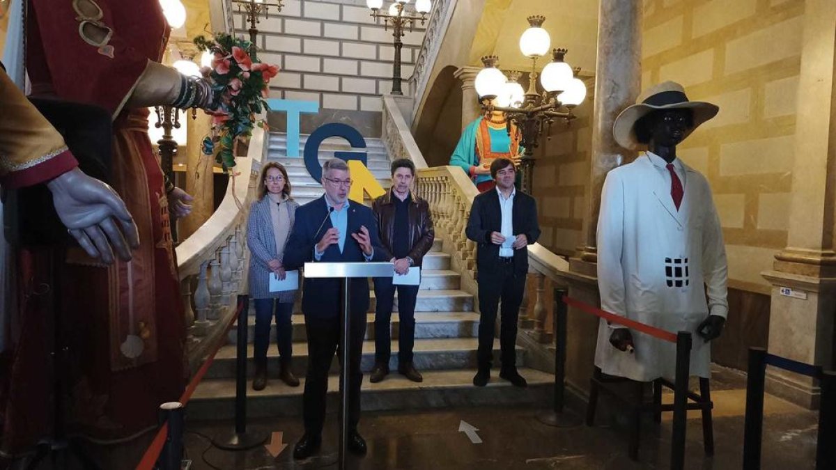 El alcalde Pau Ricomà y los consellers han presentado la programación de Navidad.
