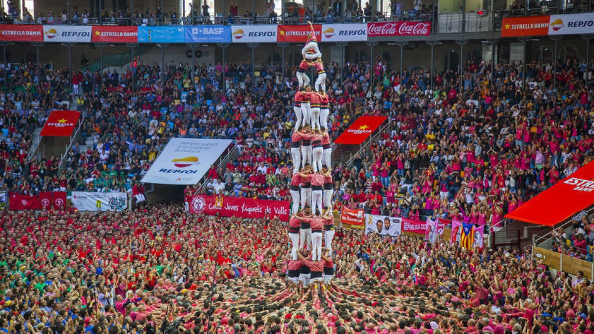 Imatge del Concurs de Castells del 2018 a la Tarraco Arena Plaça, plena de gom a gom.