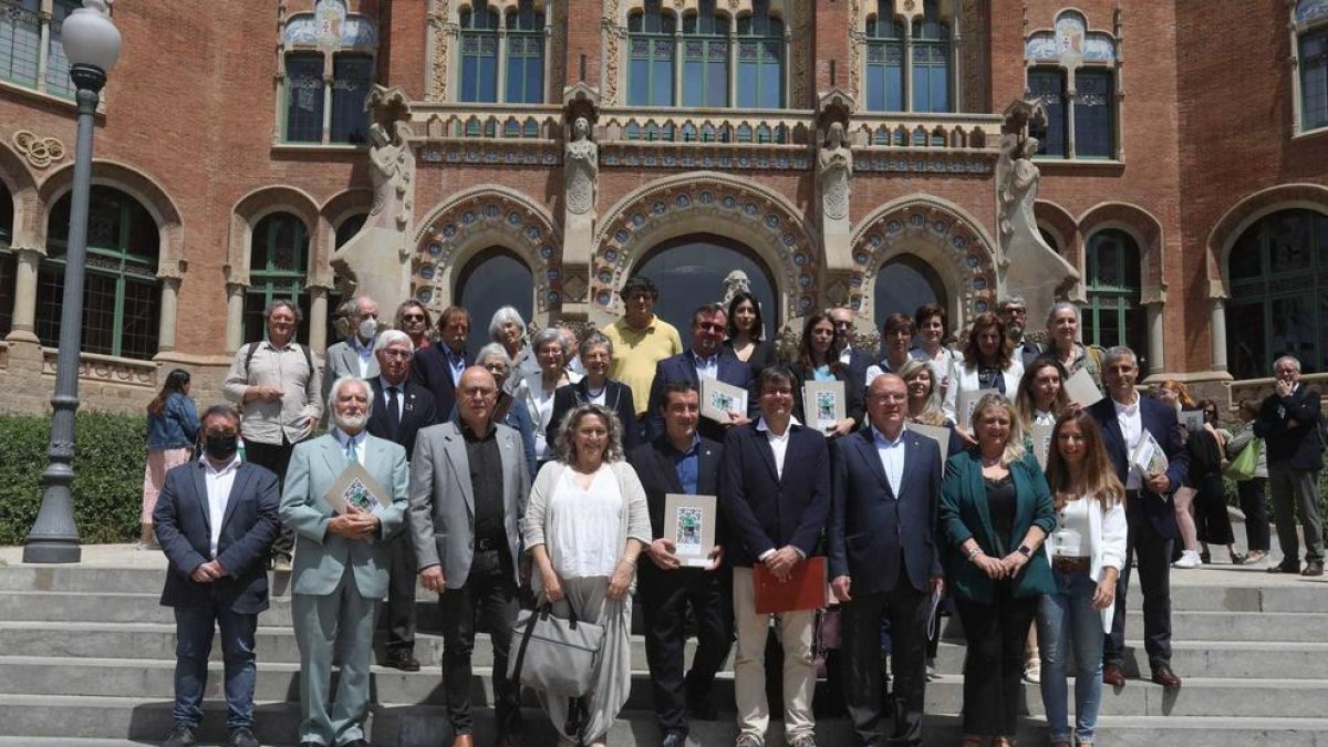 Foto de família a Reus de la Taula Domènech i Montaner.