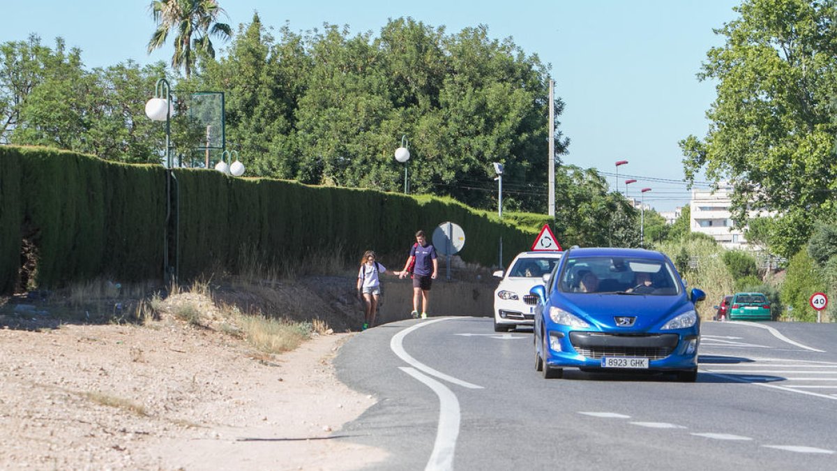 Imatge d'arxiu de la carretera per on passarà el carril bici.