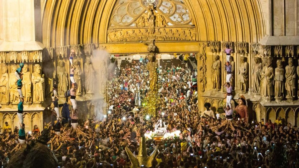 La entrada del Brazo de Santa Tecla en la Catedral, en una edición pasada.